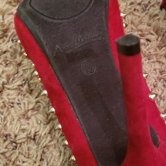 Anne Michelle "Sensuous" red pump - Picture 3 of 5